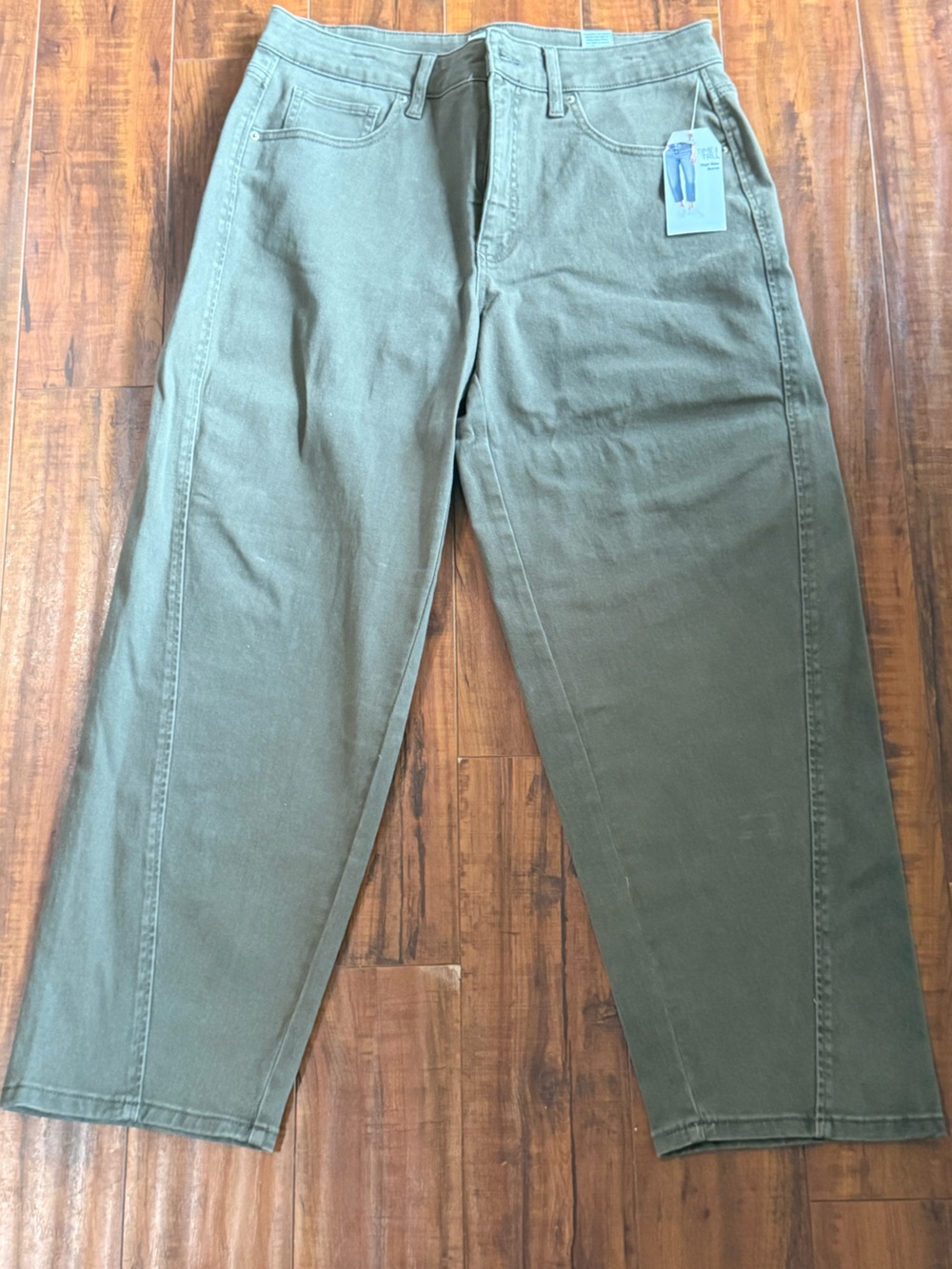 Time and Tru Olive Green Ankle-Length Cropped Pants